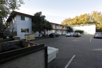 750 B St in Davis, CA - Foto de edificio - Building Photo