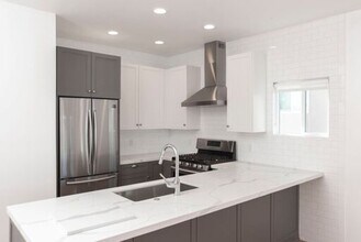 830 N Coronado St in Los Angeles, CA - Building Photo - Building Photo