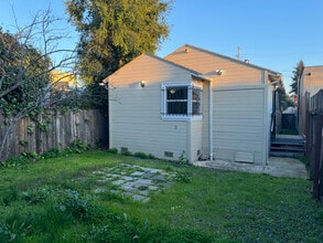 3215 Star Ave in Oakland, CA - Building Photo - Building Photo