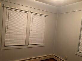 615 Killingly St, Unit 1 in Johnston, RI - Building Photo