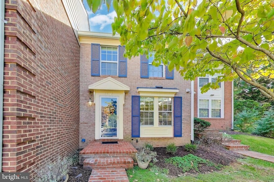 8932 Barrowgate Ct in Potomac, MD - Building Photo