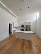 1941 W Augusta Blvd-Unit -1E in Chicago, IL - Foto de edificio - Building Photo