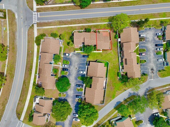 104 Lakewood Dr in Jupiter, FL - Building Photo - Building Photo
