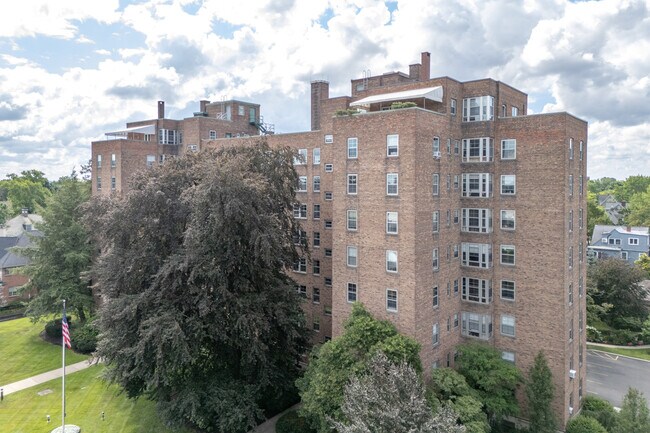 Tudor Plaza Apartments in Buffalo, NY - Building Photo - Building Photo