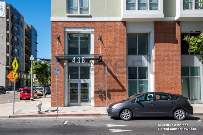 438 W Grand Ave in Oakland, CA - Building Photo - Building Photo