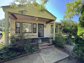 102 Magnolia Dr in Booneville, MS - Building Photo