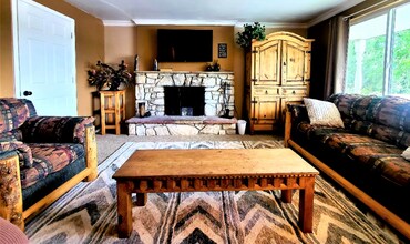 7000 S 2300 E in Cottonwood Heights, UT - Foto de edificio - Building Photo