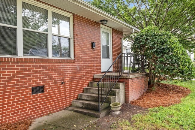 408 N Mendenhall St in Greensboro, NC - Building Photo - Building Photo