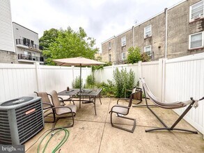 1632 Francis St in Philadelphia, PA - Building Photo - Building Photo