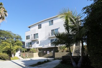 Clarington Apartments in Los Angeles, CA - Building Photo - Building Photo