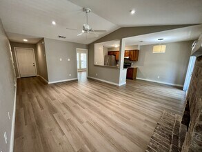 4501 Dorsett Oaks Cir, Unit A in Austin, TX - Building Photo - Building Photo