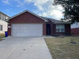 6800 Geyser Trail in Watauga, TX - Building Photo