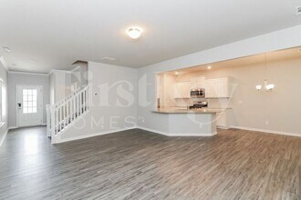 305 Pinewood Dr in Woodstock, GA - Building Photo - Building Photo