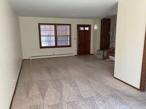 105 O'Neil Dr in Ames, IA - Building Photo - Building Photo