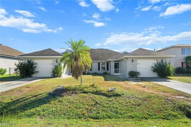 916 SE 14th Terrace in Cape Coral, FL - Building Photo - Building Photo
