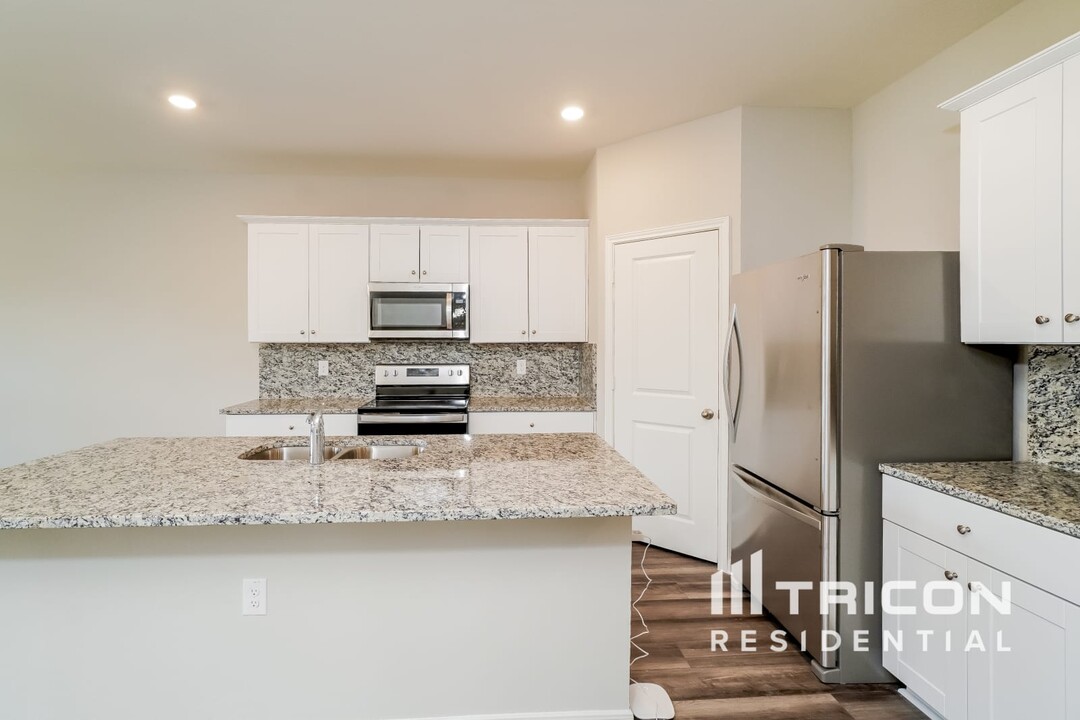 7435 Boa Holw in San Antonio, TX - Building Photo