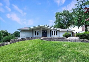 1631 Fairhills Dr in St. Louis, MO - Building Photo - Building Photo