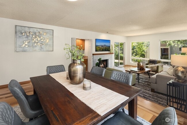 15175 Sunwood Blvd in Tukwila, WA - Foto de edificio - Building Photo