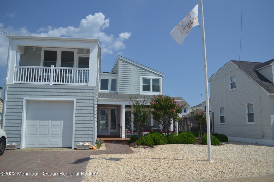 15 Ortley Ave in Lavallette, NJ - Building Photo