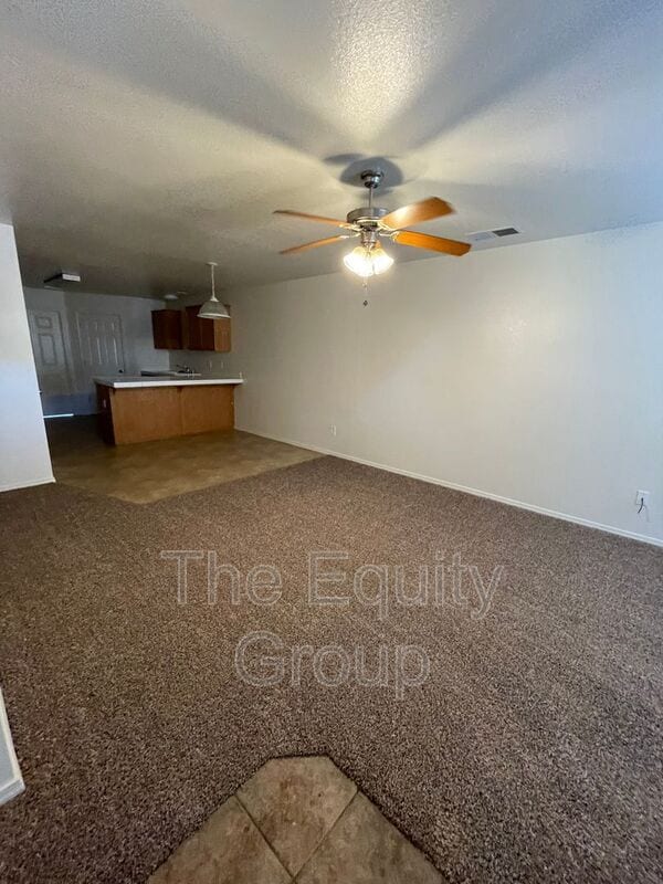 4349 W Walnut Ave in Visalia, CA - Foto de edificio - Building Photo