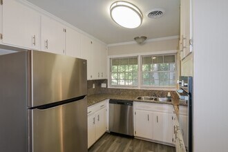 553 E Moye Dr in Montgomery, AL - Foto de edificio - Building Photo