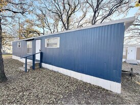 215 Weeks Rd in Cleburne, TX - Building Photo