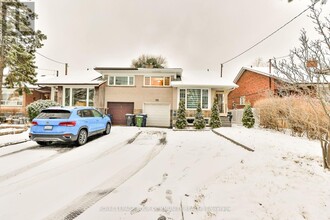 9 Tulane Crescent in Toronto, ON - Building Photo - Building Photo