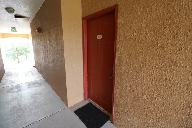 625 Fairway Dr, Unit 302 in St. Augustine, FL - Foto de edificio - Building Photo