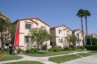Bel Air Manor Apartments in Anaheim, CA - Foto de edificio - Building Photo