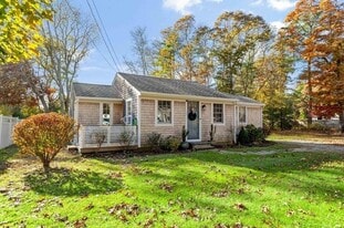 10 Greenwood St in Falmouth, MA - Building Photo