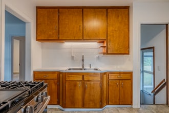 997 Mohegan Trl in Willoughby, OH - Building Photo - Building Photo