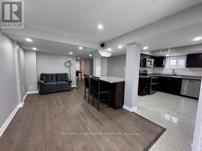 31 Sewell Cres in Ajax, ON - Building Photo - Building Photo