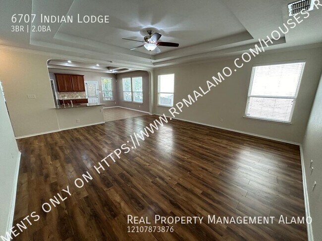 6707 Indian Lodge in San Antonio, TX - Foto de edificio - Building Photo