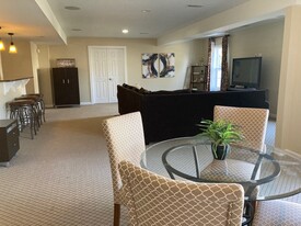 614 Hedgerow Ct, Unit Beautiful Basement Apt in Frederick, MD - Building Photo - Building Photo