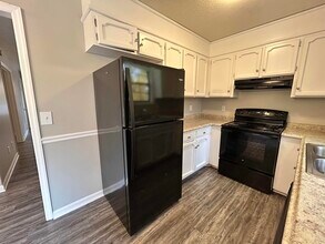 1008 Tyree Ct S in White House, TN - Foto de edificio - Building Photo