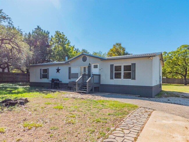 301 N Buffalo Ave in Cedar Park, TX - Foto de edificio - Building Photo