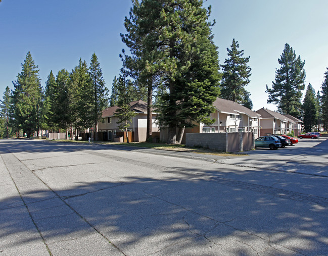 Tahoe Valley Townhomes in South Lake Tahoe, CA - Building Photo - Building Photo