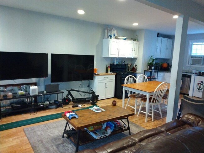 87 Baxter St in Boston, MA - Building Photo - Building Photo