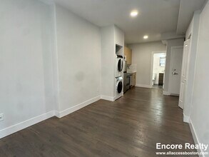 47 Hereford St, Unit 270-10 in Boston, MA - Foto de edificio - Building Photo