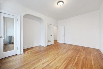 12 Crown St in Brooklyn, NY - Building Photo - Building Photo