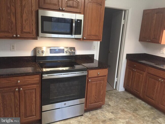 14827 Belle Ami Dr in Laurel, MD - Building Photo - Building Photo