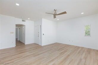 10720 Amber Ridge Dr in Las Vegas, NV - Building Photo - Building Photo
