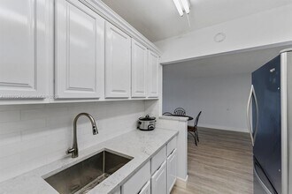 725 Hummingbird Way in North Palm Beach, FL - Foto de edificio - Building Photo