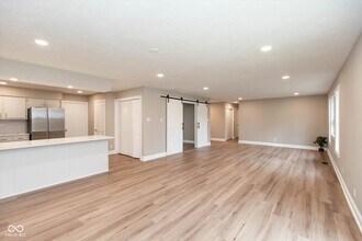 707 Daffon Dr in Indianapolis, IN - Foto de edificio - Building Photo