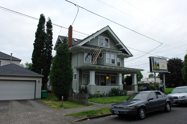 2511-2515 SE 23rd Ave in Portland, OR - Foto de edificio - Building Photo