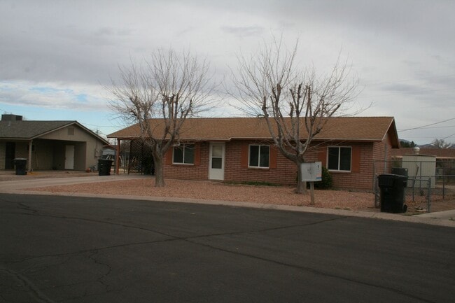 1316 Tucson St in Safford, AZ - Building Photo - Building Photo
