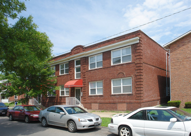 106-112 W 8th Ave in Columbus, OH - Foto de edificio - Building Photo