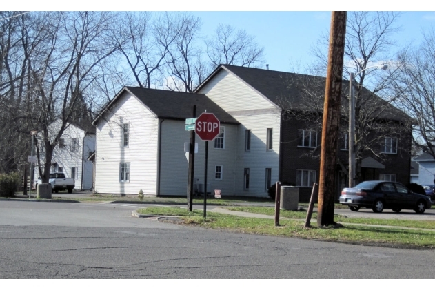 70 E Broad St in Newton Falls, OH - Building Photo