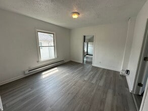 1065 Caulfield Ave SW in Grand Rapids, MI - Building Photo - Building Photo