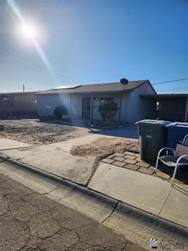 927 E La Mesa St in Yuma, AZ - Building Photo - Building Photo